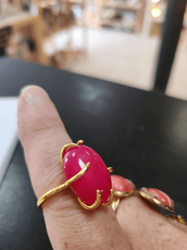 Bague réglables agate fushia sur laiton